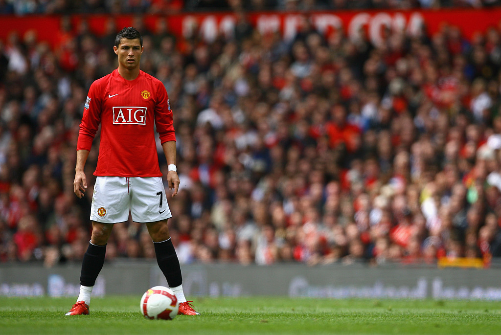 近日G2战队中单选手Caps接受了外媒的采访，在被问及想要在MSI上交手的队伍时，Caps表示：“我很期待与T1的比赛