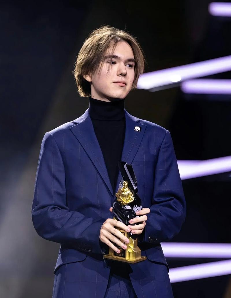 B8 输给 PARIVISION ，NIP 战胜 OG 在 StarSeries Fall 2025 上半区四分之一决赛中