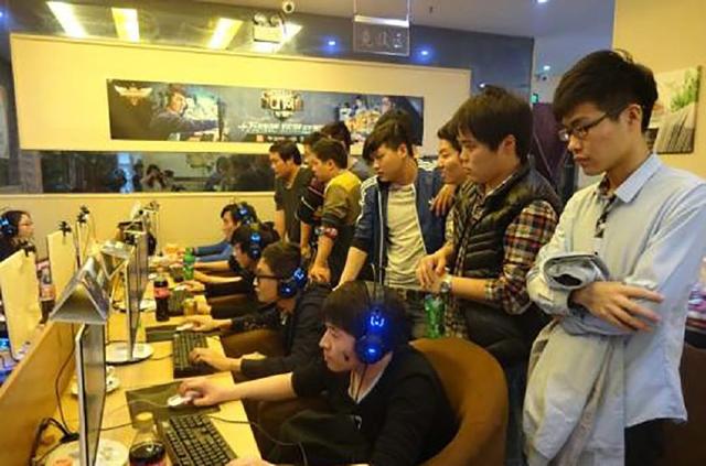 赛后群访 Zika：今天四个队友带我赢 决赛我要打爆369！